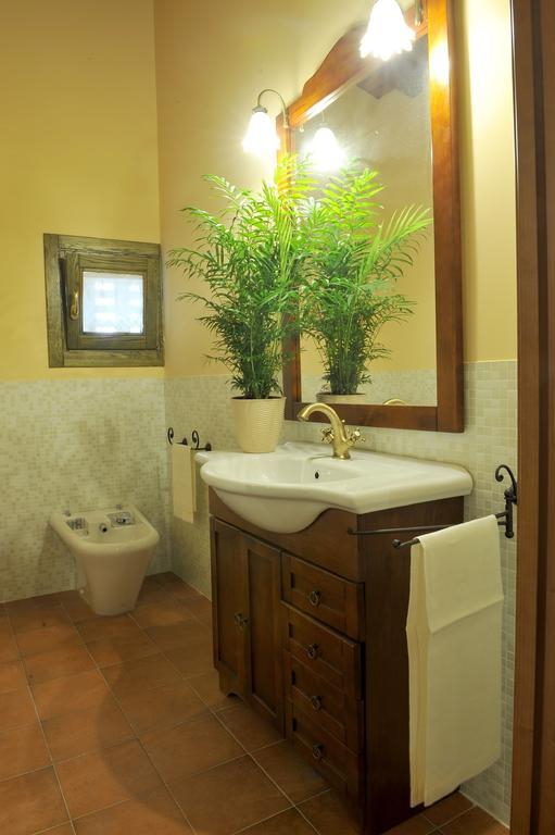 Olea Dei Holiday Apartments San Felice del Benaco Zimmer foto